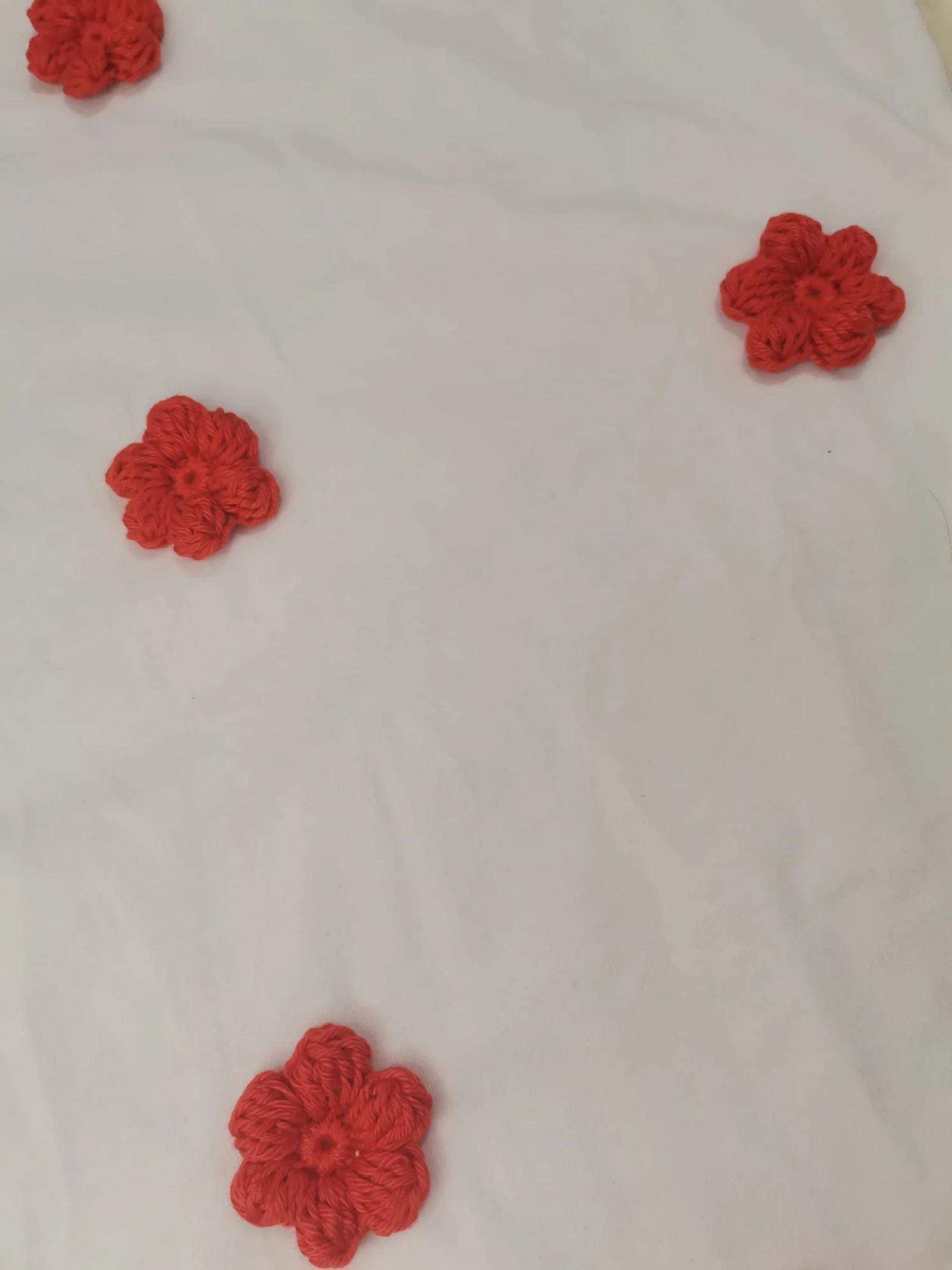Custom White Zeeman T-Shirt with Crochet Flowers - Size 40 (L) – photo 5